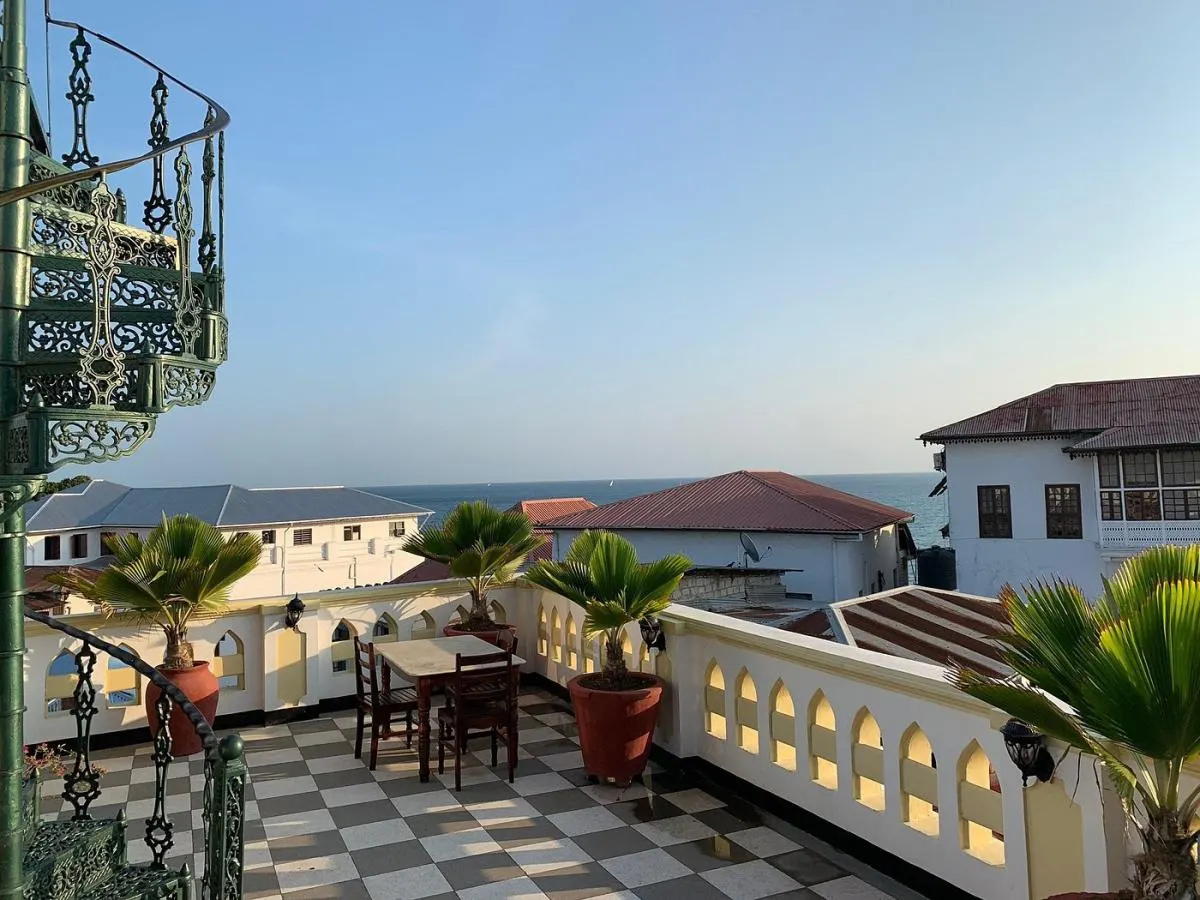 Dhow Palace Hotel