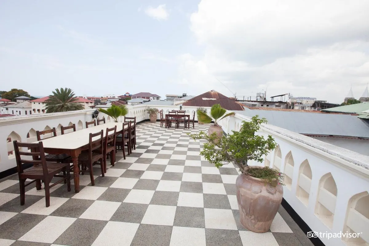 Dhow Palace Hotel